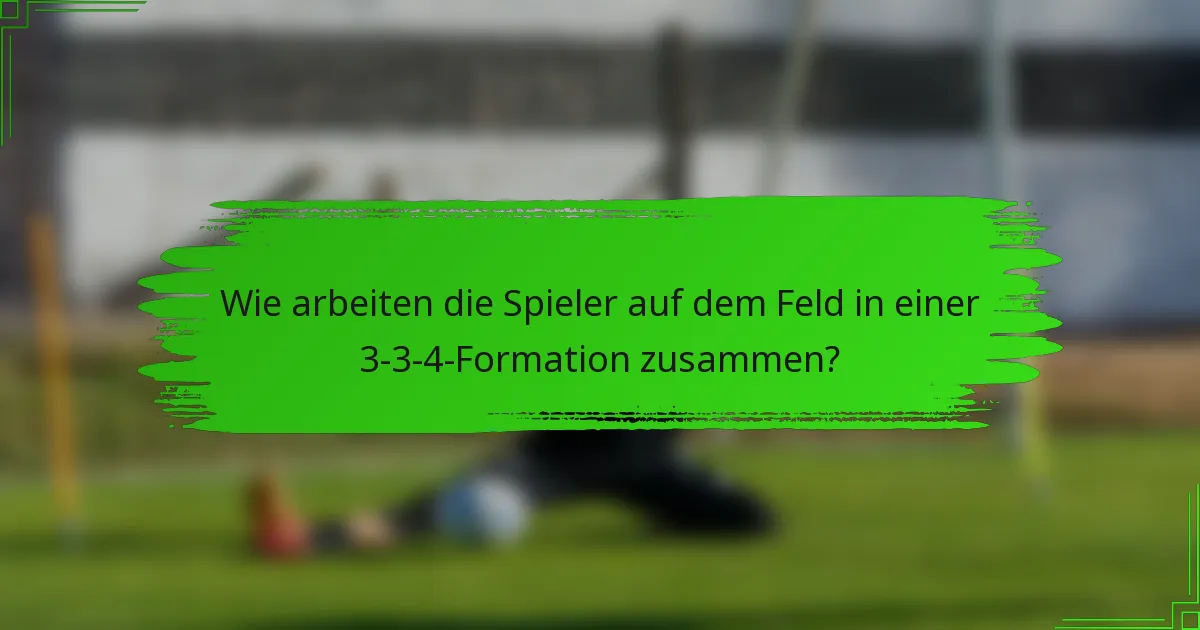 Wie arbeiten die Spieler auf dem Feld in einer 3-3-4-Formation zusammen?